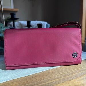 NWT - Lululemon Wallet Clutch Crossbody in Mulled Wine
